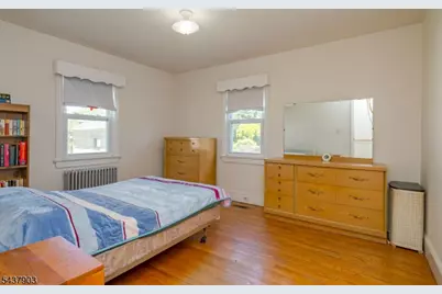 137 Valpeck Ave, Raritan, NJ 08869 - Photo 11