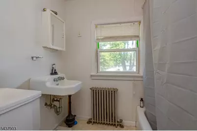 137 Valpeck Ave, Raritan, NJ 08869 - Photo 13