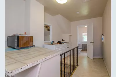 137 Valpeck Ave, Raritan, NJ 08869 - Photo 17