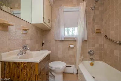 137 Valpeck Ave, Raritan, NJ 08869 - Photo 9
