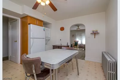 137 Valpeck Ave, Raritan, NJ 08869 - Photo 7
