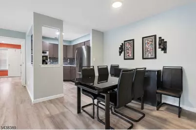 811 Waterford Dr, Edison Twp., NJ 08817 - Photo 5
