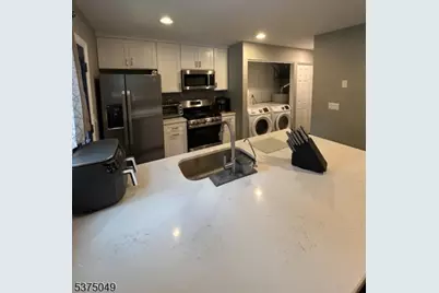 448 Saint Giles Ct, Franklin Township, NJ 08873 - Photo 3