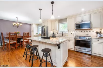 14 Stirling Ln, Wayne, NJ 07470 - Photo 3