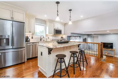 14 Stirling Ln, Wayne, NJ 07470 - Photo 5