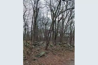 4 Hillcrest Dr, Vernon, NJ 07461 - Photo 1