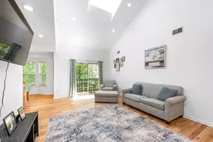 129 Autumn Ct, Roxbury Township, NJ 07852 - Photo 3