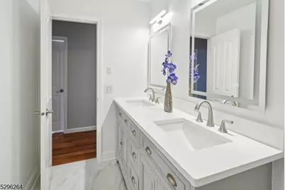 7 Mansfield Ct, Livingston, NJ 07039 - Photo 19
