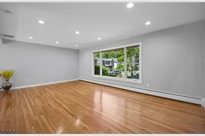 7 Mansfield Ct, Livingston, NJ 07039 - Photo 13