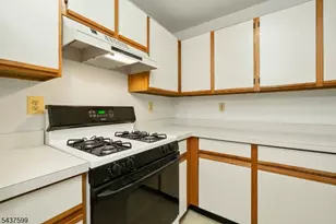 110 Stratford Pl, Bridgewater, NJ 08805 - Photo 15