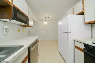 110 Stratford Pl, Bridgewater, NJ 08805 - Photo 17