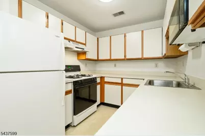 110 Stratford Pl, Bridgewater, NJ 08805 - Photo 13
