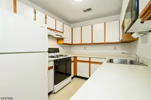 110 Stratford Pl, Bridgewater, NJ 08805 - Photo 13