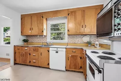 40 Maple Ln, Parsippany, NJ 07034 - Photo 11