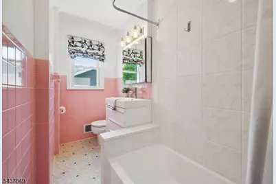 40 Maple Ln, Parsippany, NJ 07034 - Photo 17