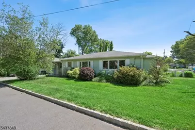 40 Maple Ln, Parsippany, NJ 07034 - Photo 3