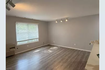22 Bolton Ct, Franklin Township, NJ 08873 - Photo 3
