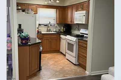 911 Yorkshire Dr, Raritan Township, NJ 08822 - Photo 5