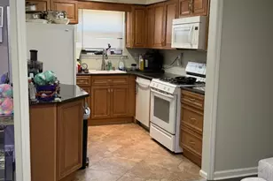 911 Yorkshire Dr, Raritan Township, NJ 08822 - Photo 5
