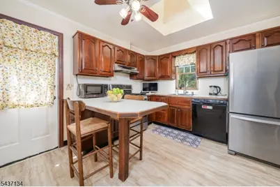 37 Holmes Oval, New Providence, NJ 07974 - Photo 5
