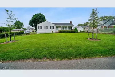 66 Berkeley Ave, Berkeley Heights Township, NJ 07922 - Photo 3