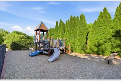 61 Schweinberg Dr, Roseland, NJ 07068 - Photo 25