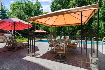 14 Hawk Dr, Raritan Township, NJ 08551 - Photo 33