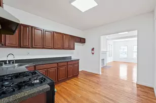 1043 Hunterdon St, Newark, NJ 07112 - Photo 9
