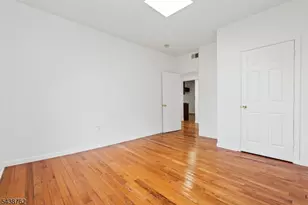 1043 Hunterdon St, Newark, NJ 07112 - Photo 13