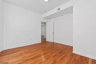 1043 Hunterdon St, Newark, NJ 07112 - Photo 15