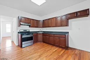 1043 Hunterdon St, Newark, NJ 07112 - Photo 7