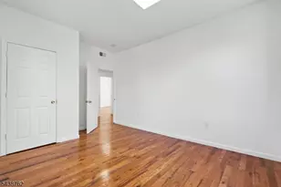 1043 Hunterdon St, Newark, NJ 07112 - Photo 11