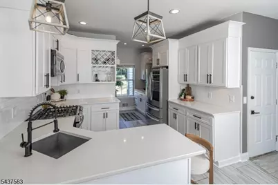 29 Sutphin Rd, Raritan Township, NJ 08822 - Photo 9
