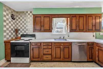 10 Carlyle Ave, Morris Plains, NJ 07950 - Photo 11