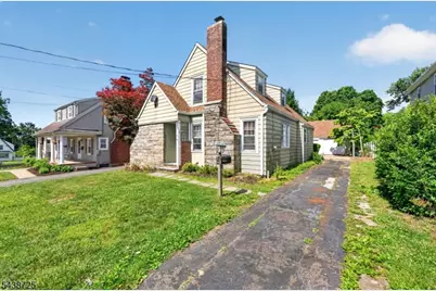 10 Carlyle Ave, Morris Plains, NJ 07950 - Photo 1