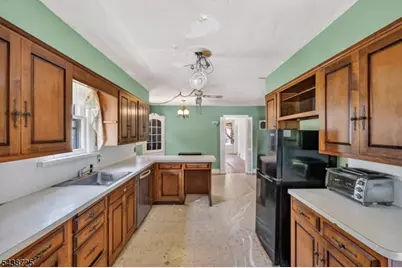 10 Carlyle Ave, Morris Plains, NJ 07950 - Photo 9