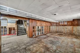 704 Parker St, Newark, NJ 07104 - Photo 37
