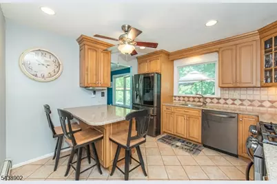 4 Hover Dr, Mount Arlington, NJ 07856 - Photo 9