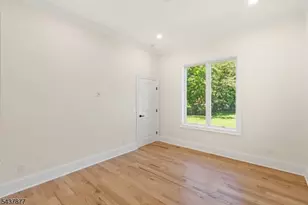 13 Harding Pl, Livingston, NJ 07039 - Photo 15
