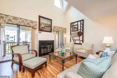 902 River Renaissance, East Rutherford, NJ 07073 - Photo 3