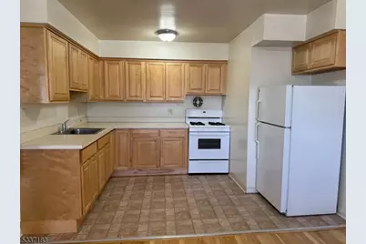 948 Valley Rd #A8, Clifton, NJ 07013 - Photo 3