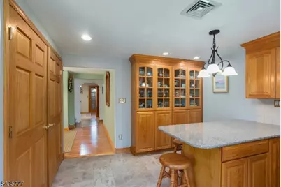 142 Mountain Pkwy, Green Brook Township, NJ 08812 - Photo 5