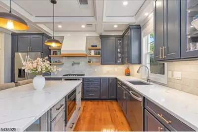 405 Ford Ave, Woodbridge Township, NJ 08863 - Photo 5