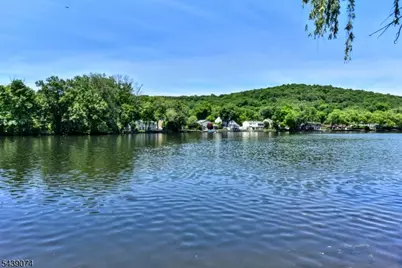 45 Lakeshore Dr, Oakland, NJ 07436 - Photo 43