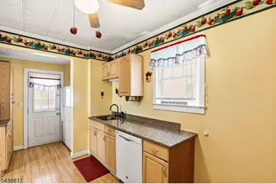 332 Riverside Ave, Lyndhurst Township, NJ 07071 - Photo 17