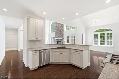 8 Fields Way, Mount Olive, NJ 07828 - Photo 5