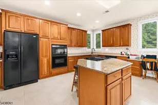 12 Manchur Ct, Raritan Township, NJ 08822 - Photo 7