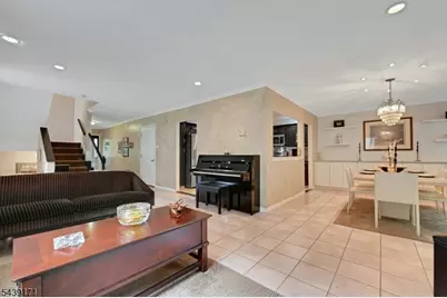 211 Yorktowne Ct, Washington Township, NJ 07676 - Photo 7