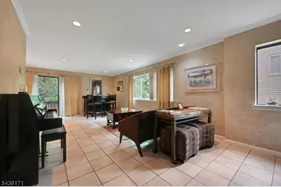 211 Yorktowne Ct, Washington Township, NJ 07676 - Photo 5