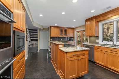 828 Star View Way, Bridgewater, NJ 08807 - Photo 3
